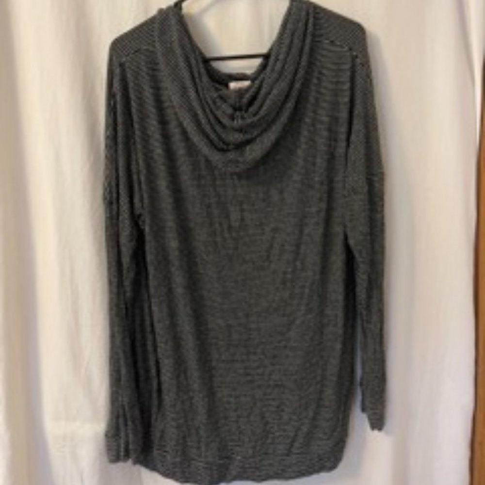 Mossimo Black & While Striped Pullover, XL